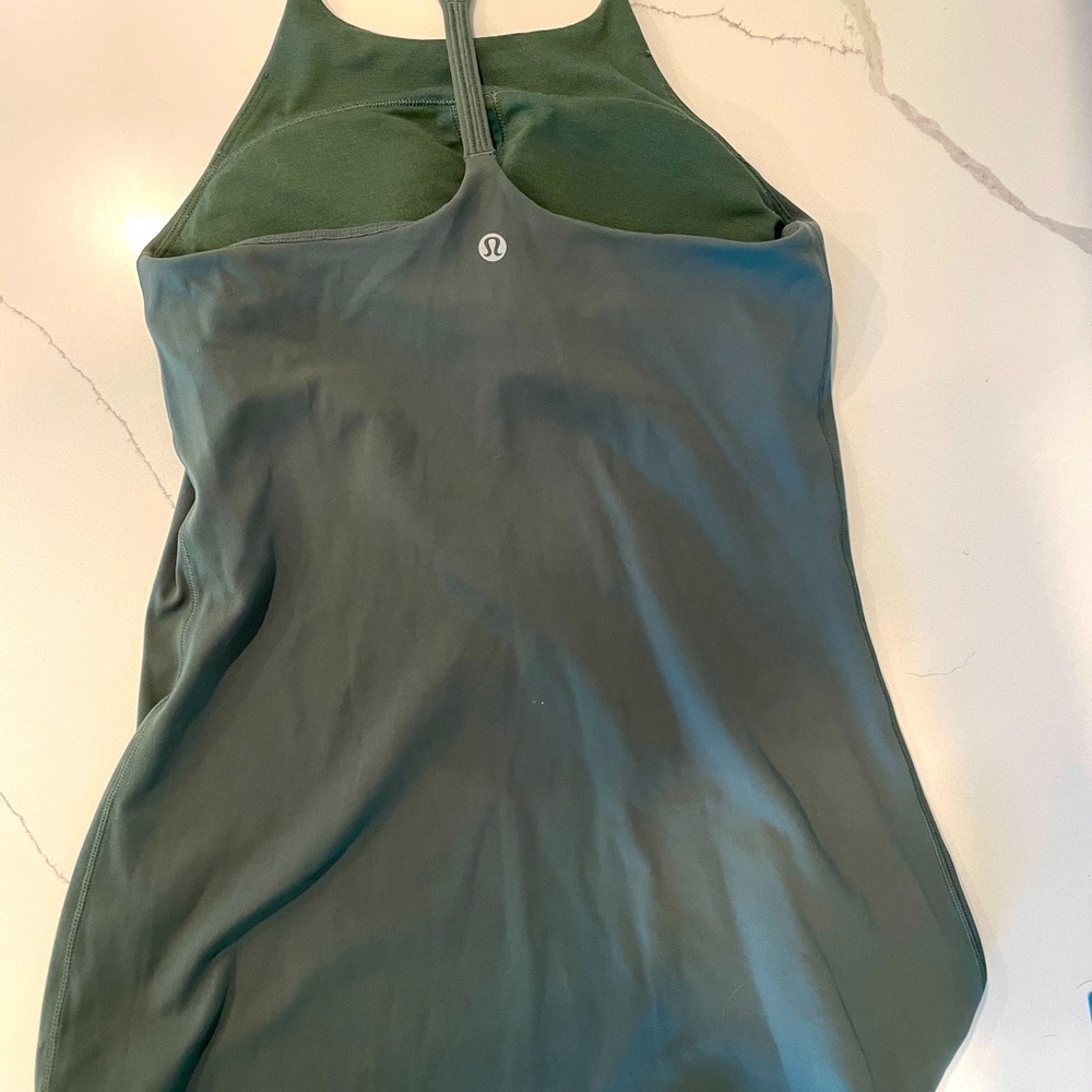 Lululemon tank top! Has built in padding. Size 6.